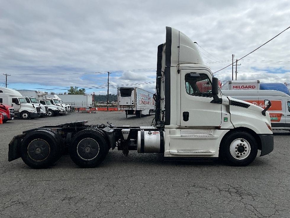 Day Cab Tractor-Heavy Duty Tractors-Freightliner-2020-T12664ST-Tacoma-WA-390,803\n\t\tmiles-$ 43,750 - Image 8