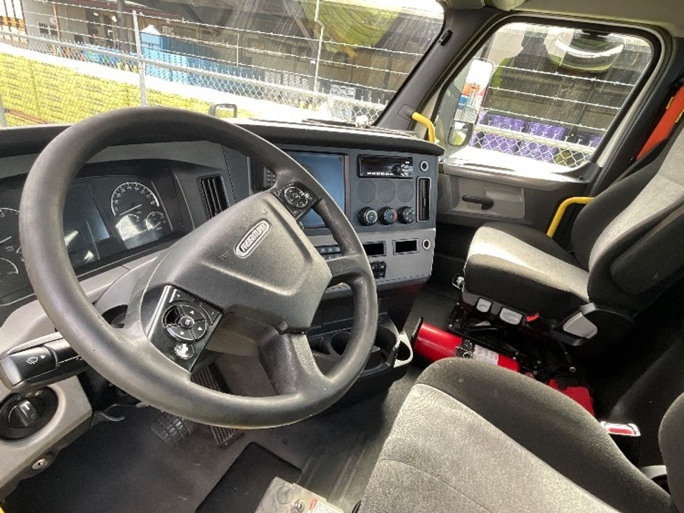 Day Cab Tractor-Heavy Duty Tractors-Freightliner-2020-T12664ST-Tacoma-WA-740,878\n\t\tmiles-$ 30,750 - Image 10