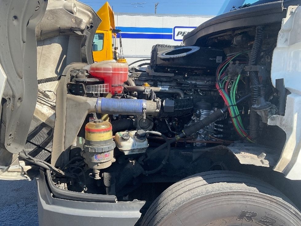 Day Cab Tractor-Heavy Duty Tractors-Freightliner-2020-T12664ST-Tacoma-WA-740,878\n\t\tmiles-$ 30,750 - Image 16