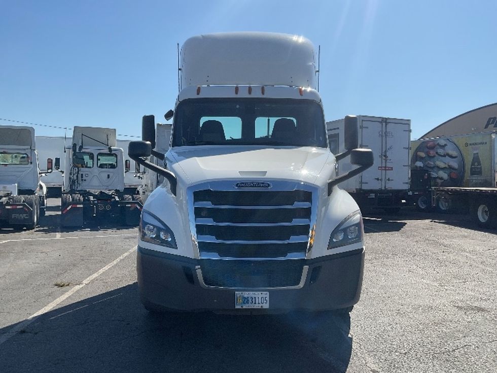 Day Cab Tractor-Heavy Duty Tractors-Freightliner-2020-T12664ST-Tacoma-WA-740,878\n\t\tmiles-$ 30,750 - Image 2