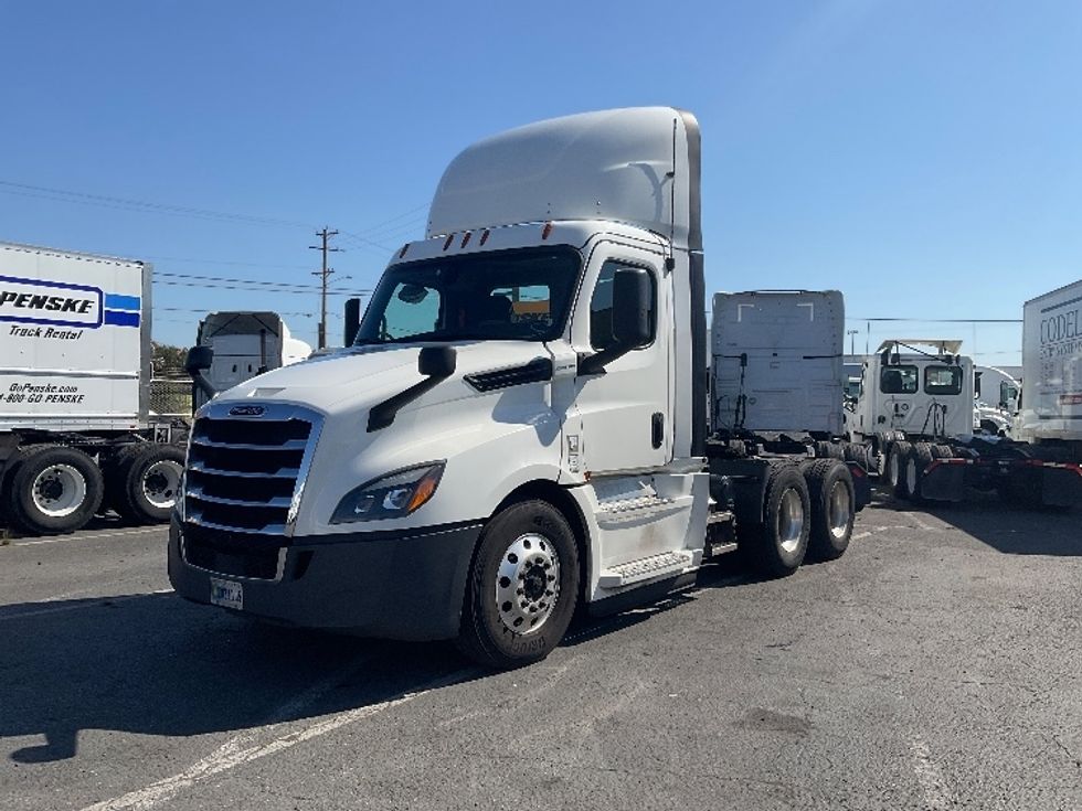 Day Cab Tractor-Heavy Duty Tractors-Freightliner-2020-T12664ST-Tacoma-WA-740,878\n\t\tmiles-$ 30,750 - Image 3