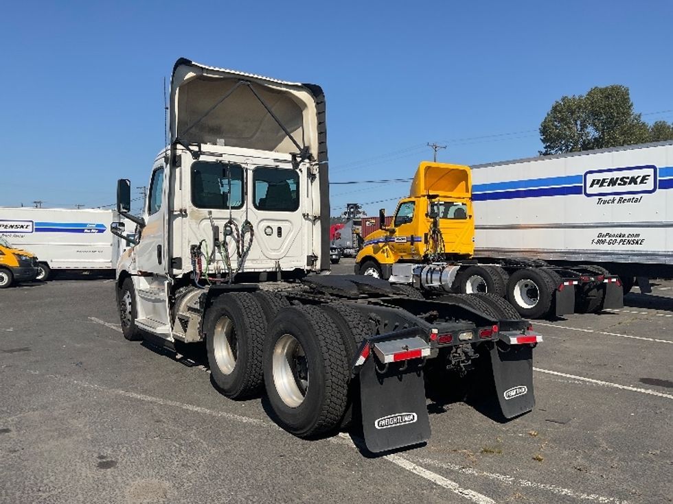 Day Cab Tractor-Heavy Duty Tractors-Freightliner-2020-T12664ST-Tacoma-WA-740,878\n\t\tmiles-$ 30,750 - Image 5