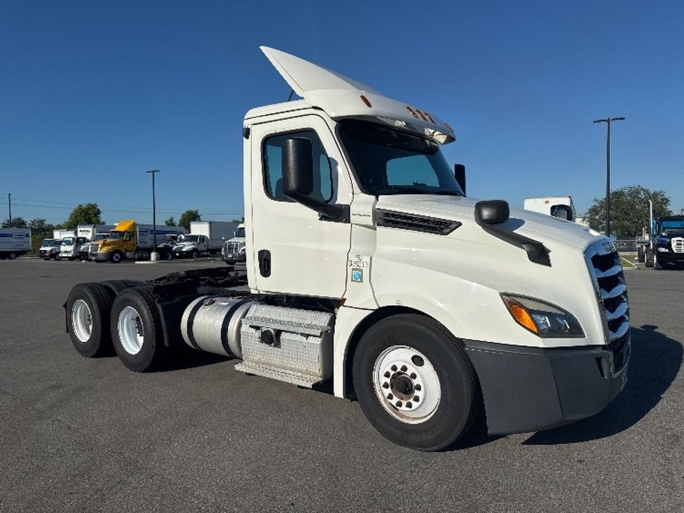 Day Cab Tractor-Heavy Duty Tractors-Freightliner-2020-T12664ST-Tampa-FL-221,830\n\t\tmiles-$ 63,250 - Image 1