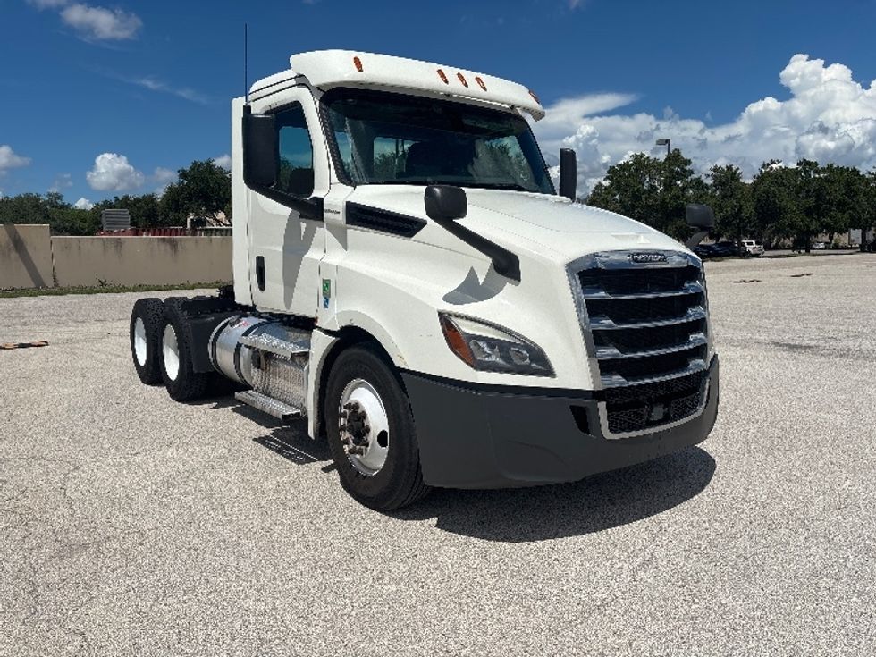 Day Cab Tractor-Heavy Duty Tractors-Freightliner-2020-T12664ST-Tampa-FL-224,637\n\t\tmiles-$ 62,750 - Image 1