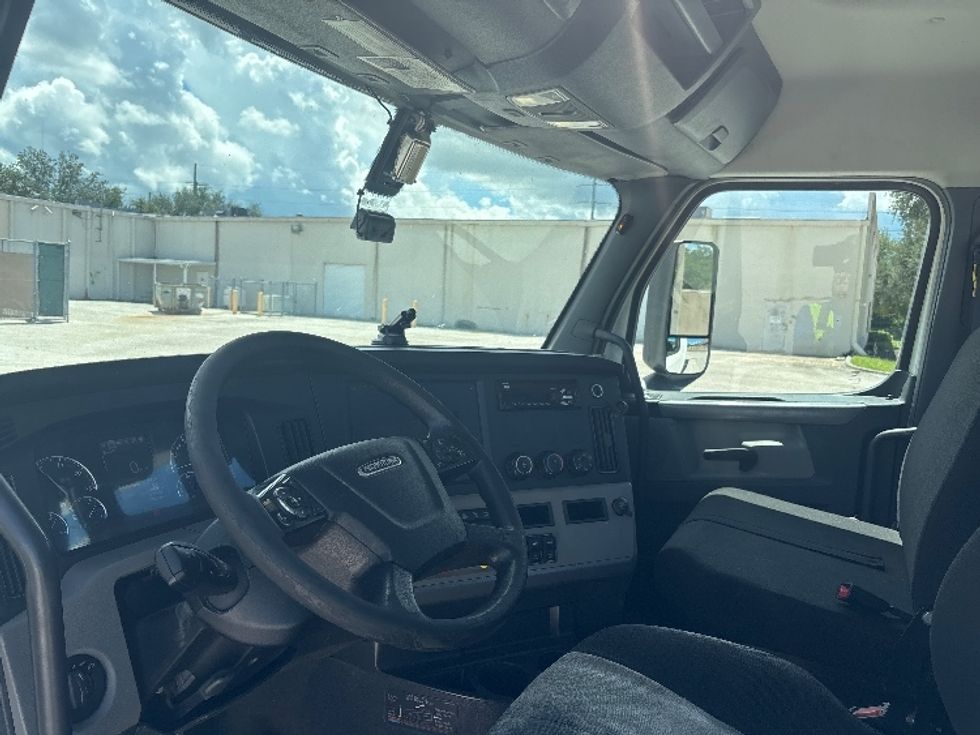 Day Cab Tractor-Heavy Duty Tractors-Freightliner-2020-T12664ST-Tampa-FL-224,637\n\t\tmiles-$ 62,750 - Image 10