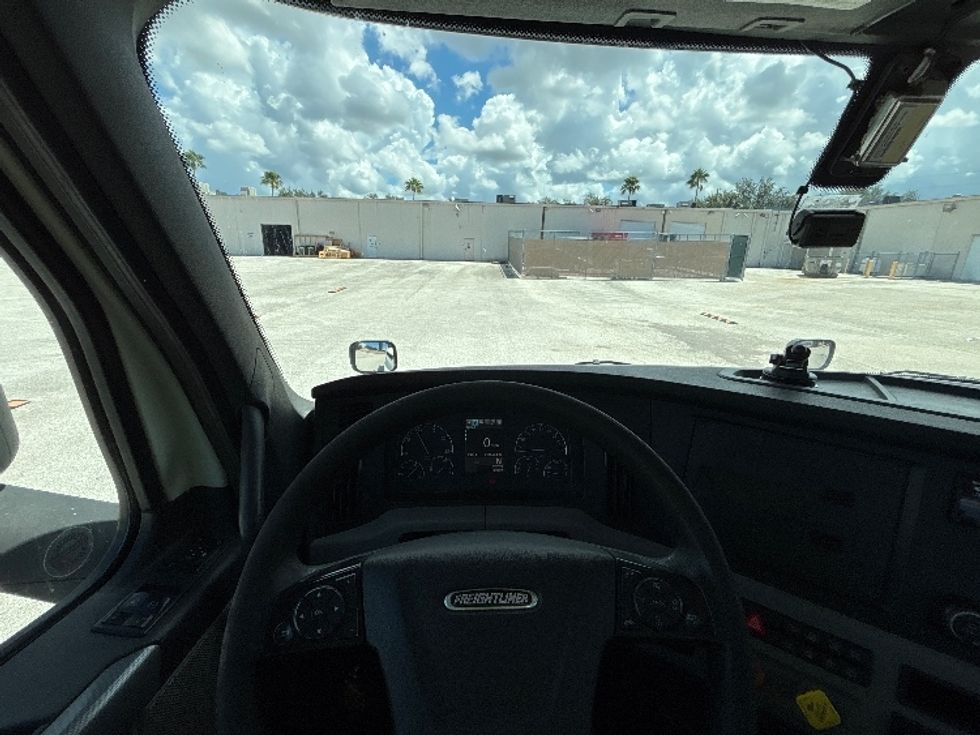 Day Cab Tractor-Heavy Duty Tractors-Freightliner-2020-T12664ST-Tampa-FL-224,637\n\t\tmiles-$ 62,750 - Image 11