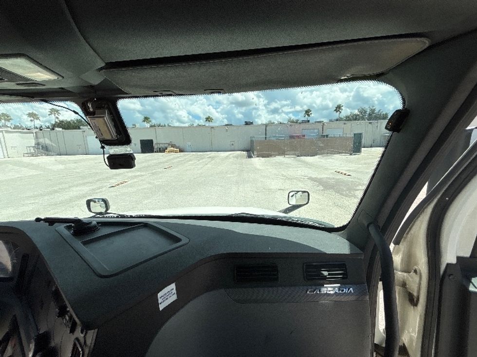 Day Cab Tractor-Heavy Duty Tractors-Freightliner-2020-T12664ST-Tampa-FL-224,637\n\t\tmiles-$ 62,750 - Image 13