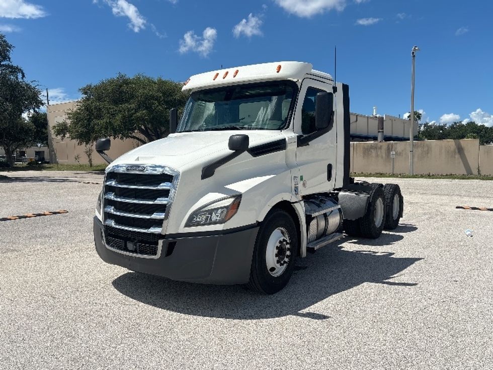 Day Cab Tractor-Heavy Duty Tractors-Freightliner-2020-T12664ST-Tampa-FL-224,637\n\t\tmiles-$ 62,750 - Image 3