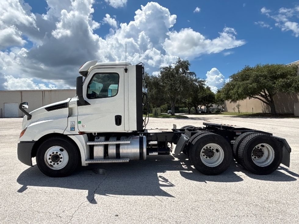 Day Cab Tractor-Heavy Duty Tractors-Freightliner-2020-T12664ST-Tampa-FL-224,637\n\t\tmiles-$ 62,750 - Image 4
