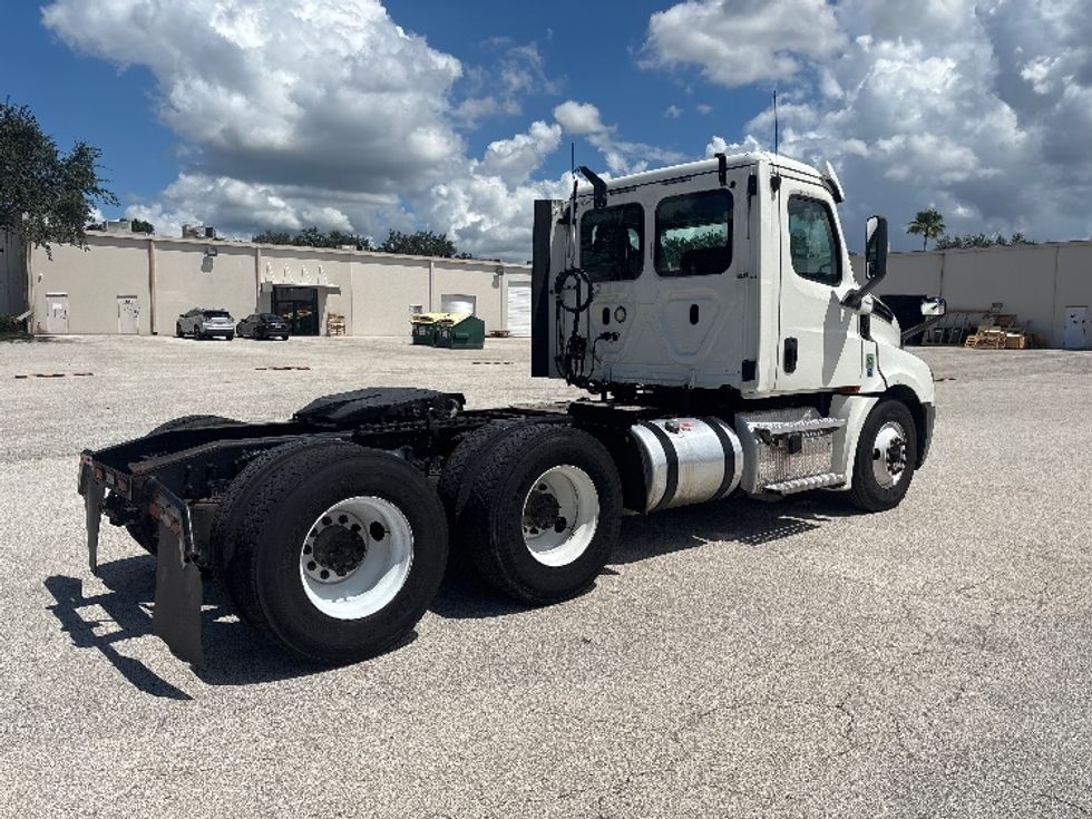 Day Cab Tractor-Heavy Duty Tractors-Freightliner-2020-T12664ST-Tampa-FL-224,637\n\t\tmiles-$ 62,750 - Image 7