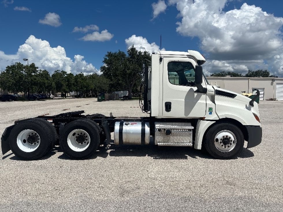 Day Cab Tractor-Heavy Duty Tractors-Freightliner-2020-T12664ST-Tampa-FL-224,637\n\t\tmiles-$ 62,750 - Image 8