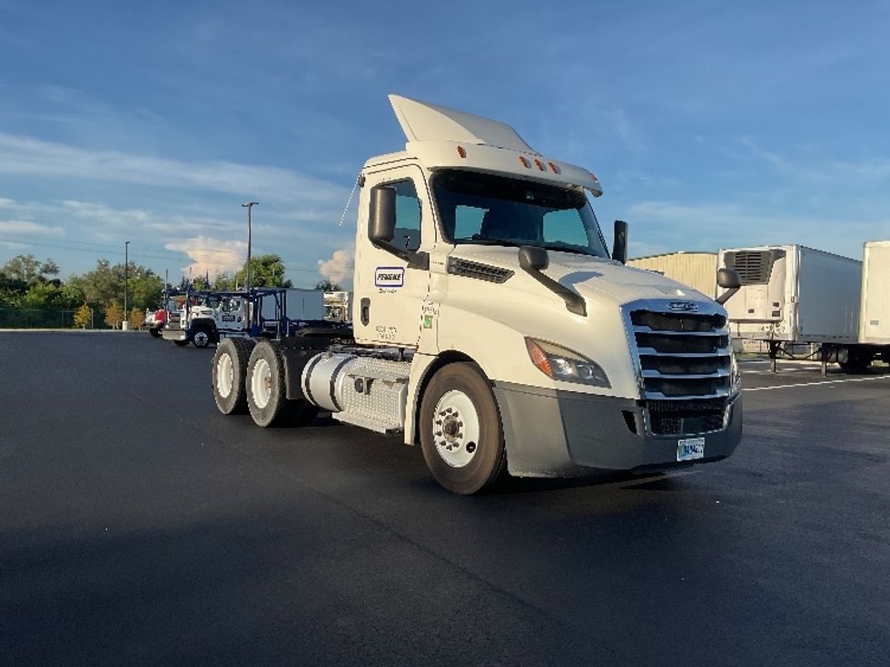 Day Cab Tractor-Heavy Duty Tractors-Freightliner-2020-T12664ST-Tampa-FL-241,452\n\t\tmiles-$ 62,500 - Image 1