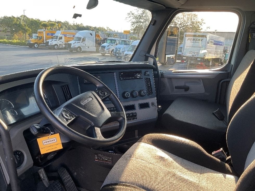 Day Cab Tractor-Heavy Duty Tractors-Freightliner-2020-T12664ST-Tampa-FL-241,452\n\t\tmiles-$ 62,500 - Image 10