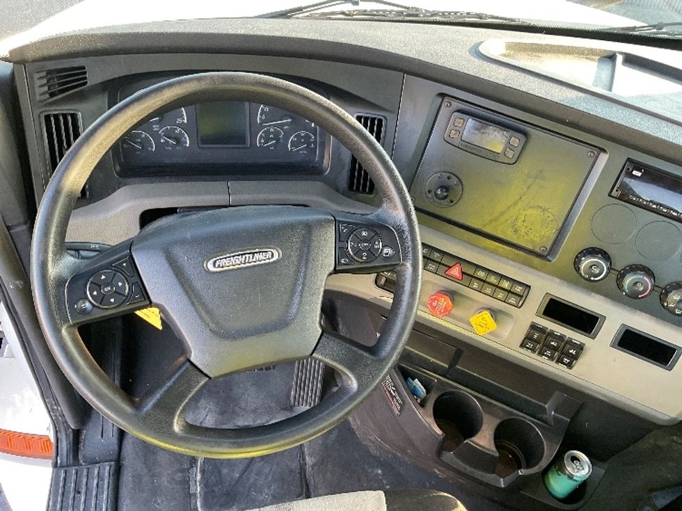 Day Cab Tractor-Heavy Duty Tractors-Freightliner-2020-T12664ST-Tampa-FL-241,452\n\t\tmiles-$ 62,500 - Image 11