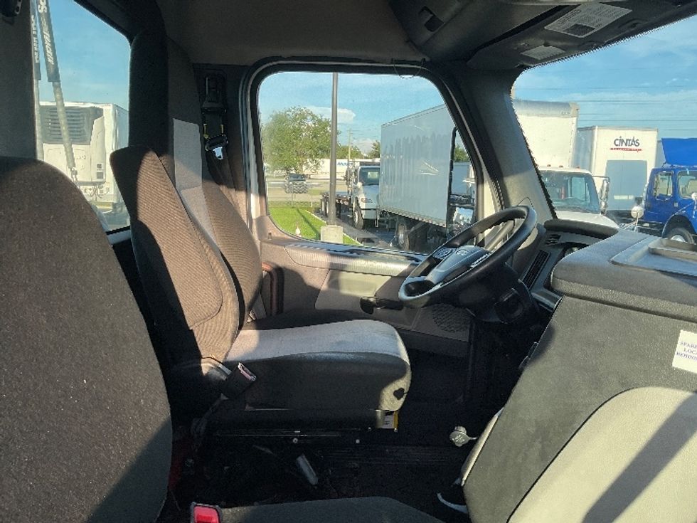 Day Cab Tractor-Heavy Duty Tractors-Freightliner-2020-T12664ST-Tampa-FL-241,452\n\t\tmiles-$ 62,500 - Image 14