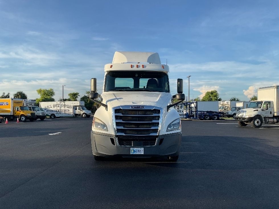 Day Cab Tractor-Heavy Duty Tractors-Freightliner-2020-T12664ST-Tampa-FL-241,452\n\t\tmiles-$ 62,500 - Image 2