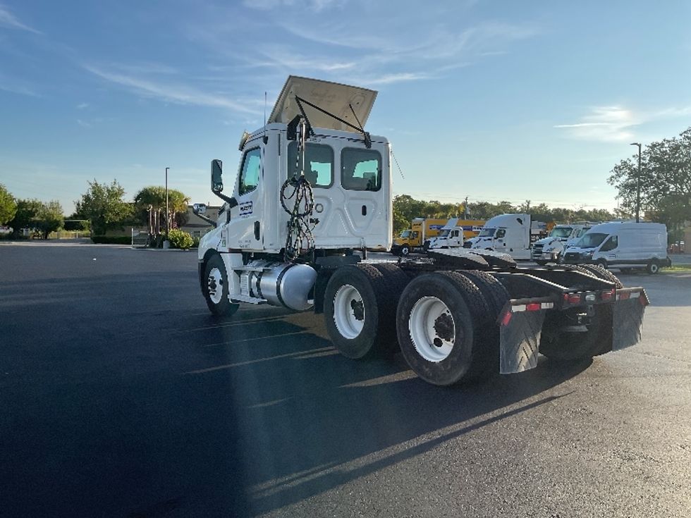 Day Cab Tractor-Heavy Duty Tractors-Freightliner-2020-T12664ST-Tampa-FL-241,452\n\t\tmiles-$ 62,500 - Image 5