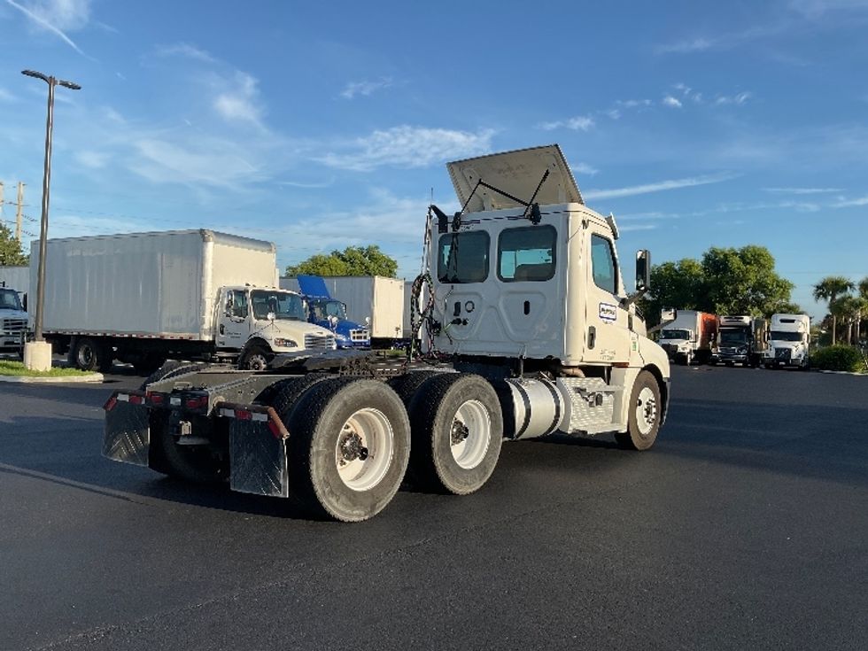 Day Cab Tractor-Heavy Duty Tractors-Freightliner-2020-T12664ST-Tampa-FL-241,452\n\t\tmiles-$ 62,500 - Image 7