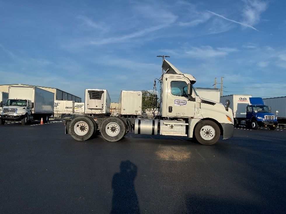 Day Cab Tractor-Heavy Duty Tractors-Freightliner-2020-T12664ST-Tampa-FL-241,452\n\t\tmiles-$ 62,500 - Image 8