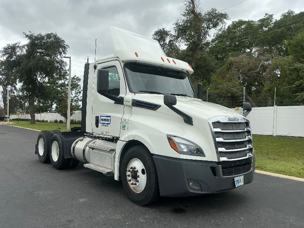 Day Cab Tractor-Heavy Duty Tractors-Freightliner-2020-T12664ST-Tampa-FL-270,042\n\t\tmiles-$ 52,500 - Image 1