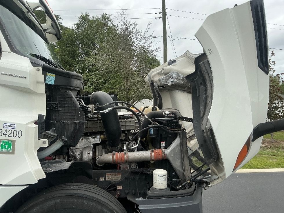 Day Cab Tractor-Heavy Duty Tractors-Freightliner-2020-T12664ST-Tampa-FL-270,042\n\t\tmiles-$ 52,500 - Image 15