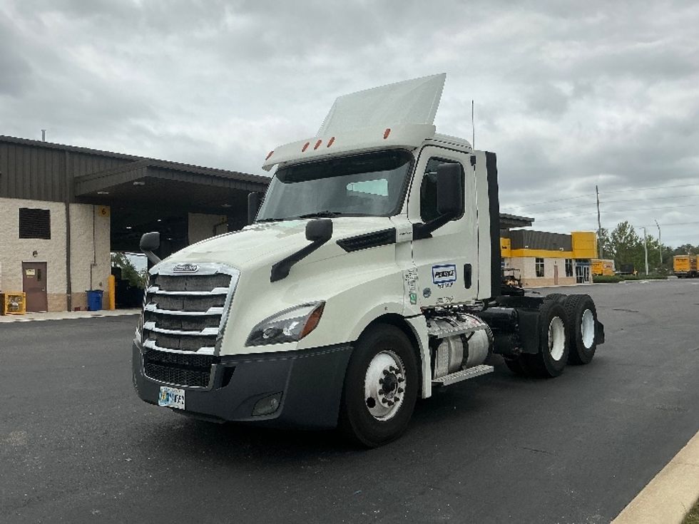 Day Cab Tractor-Heavy Duty Tractors-Freightliner-2020-T12664ST-Tampa-FL-270,042\n\t\tmiles-$ 52,500 - Image 3