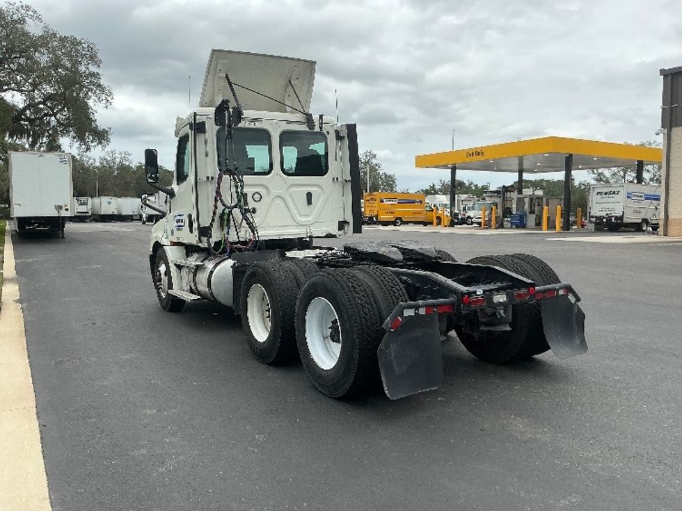 Day Cab Tractor-Heavy Duty Tractors-Freightliner-2020-T12664ST-Tampa-FL-270,042\n\t\tmiles-$ 52,500 - Image 5