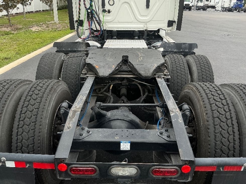 Day Cab Tractor-Heavy Duty Tractors-Freightliner-2020-T12664ST-Tampa-FL-270,042\n\t\tmiles-$ 52,500 - Image 6