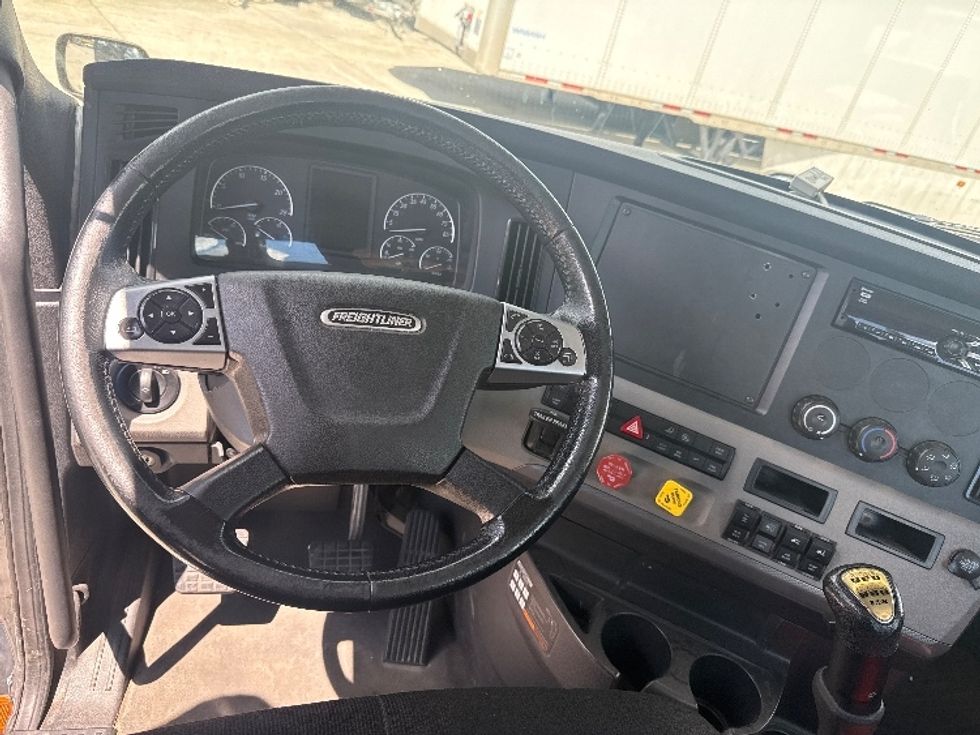 Day Cab Tractor-Heavy Duty Tractors-Freightliner-2020-T12664ST-Tampa-FL-302,788\n\t\tmiles-$ 53,250 - Image 11