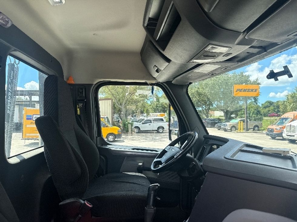 Day Cab Tractor-Heavy Duty Tractors-Freightliner-2020-T12664ST-Tampa-FL-302,788\n\t\tmiles-$ 53,250 - Image 14