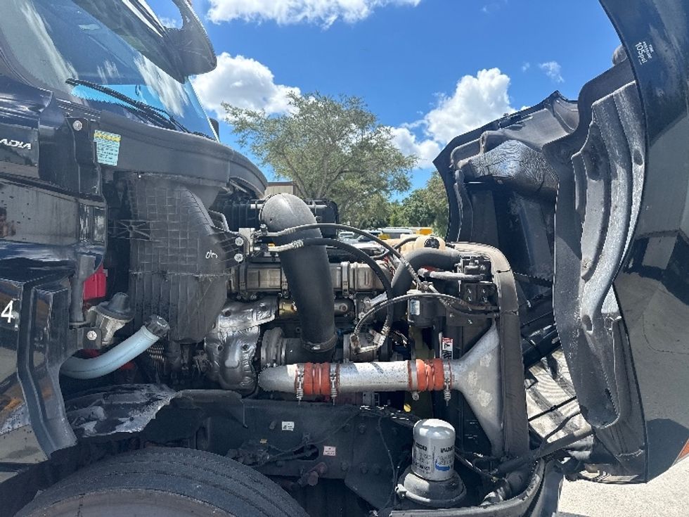 Day Cab Tractor-Heavy Duty Tractors-Freightliner-2020-T12664ST-Tampa-FL-302,788\n\t\tmiles-$ 53,250 - Image 15