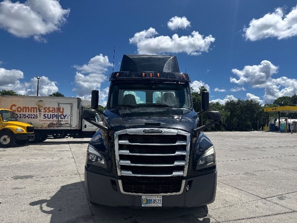 Day Cab Tractor-Heavy Duty Tractors-Freightliner-2020-T12664ST-Tampa-FL-302,788\n\t\tmiles-$ 53,250 - Image 2