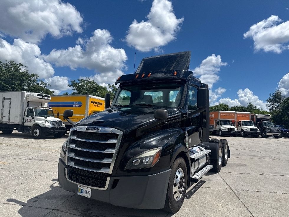 Day Cab Tractor-Heavy Duty Tractors-Freightliner-2020-T12664ST-Tampa-FL-302,788\n\t\tmiles-$ 53,250 - Image 3