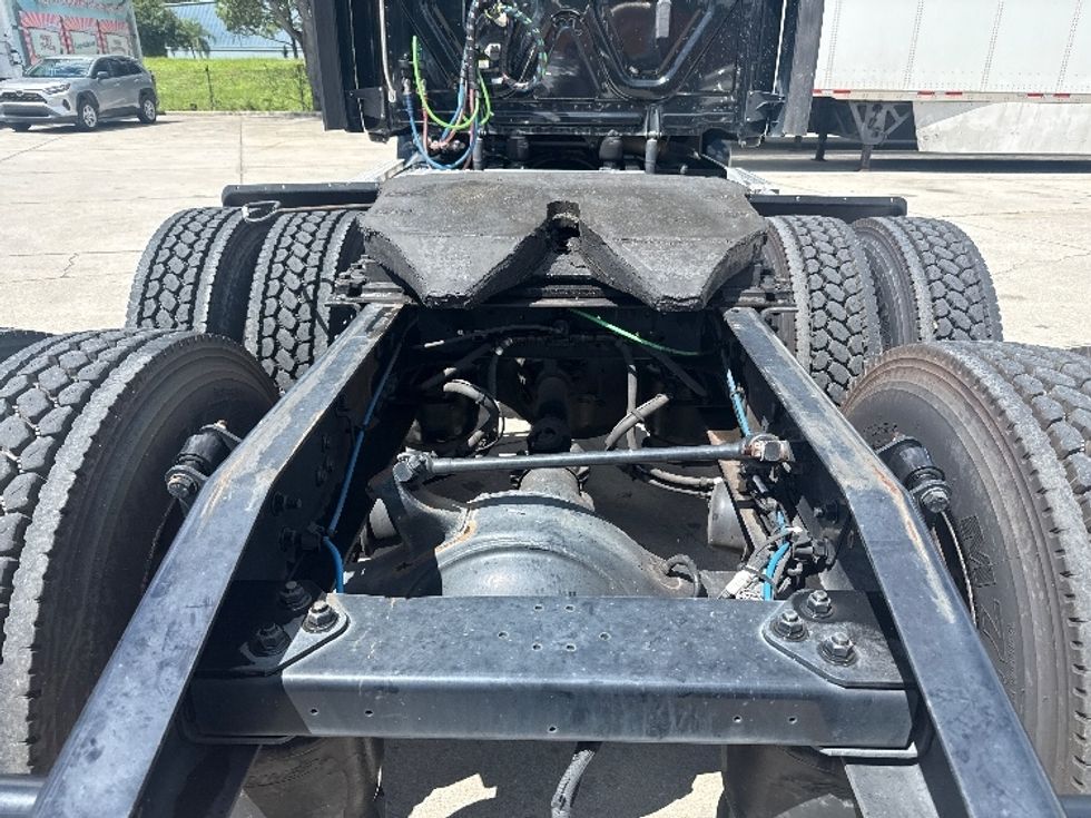 Day Cab Tractor-Heavy Duty Tractors-Freightliner-2020-T12664ST-Tampa-FL-302,788\n\t\tmiles-$ 53,250 - Image 6