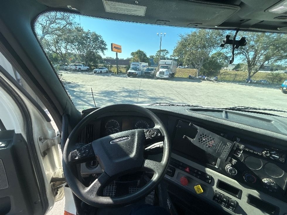 Day Cab Tractor-Heavy Duty Tractors-Freightliner-2020-T12664ST-Tampa-FL-313,603\n\t\tmiles-$ 51,750 - Image 11
