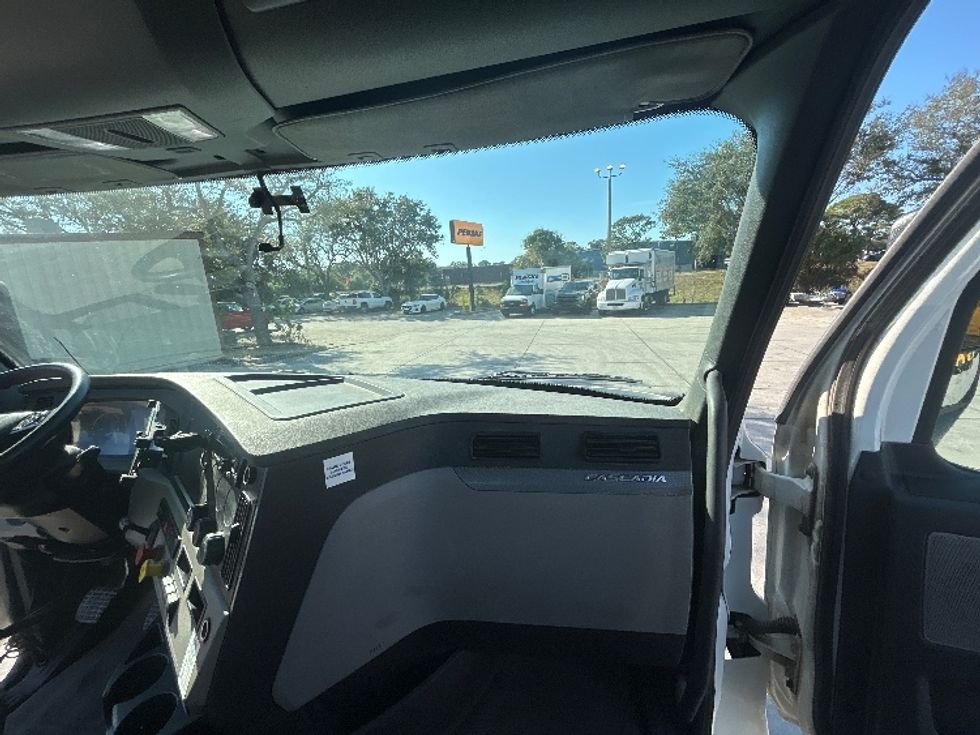 Day Cab Tractor-Heavy Duty Tractors-Freightliner-2020-T12664ST-Tampa-FL-313,603\n\t\tmiles-$ 51,750 - Image 13