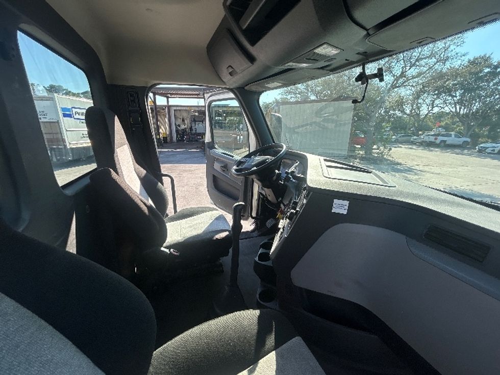 Day Cab Tractor-Heavy Duty Tractors-Freightliner-2020-T12664ST-Tampa-FL-313,603\n\t\tmiles-$ 51,750 - Image 14