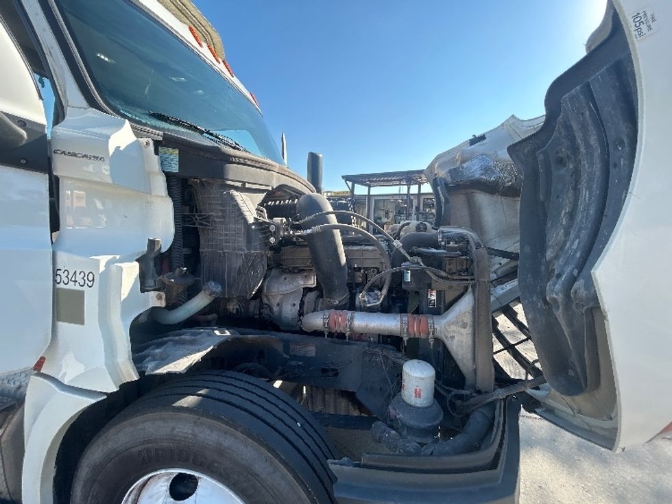 Day Cab Tractor-Heavy Duty Tractors-Freightliner-2020-T12664ST-Tampa-FL-313,603\n\t\tmiles-$ 51,750 - Image 15