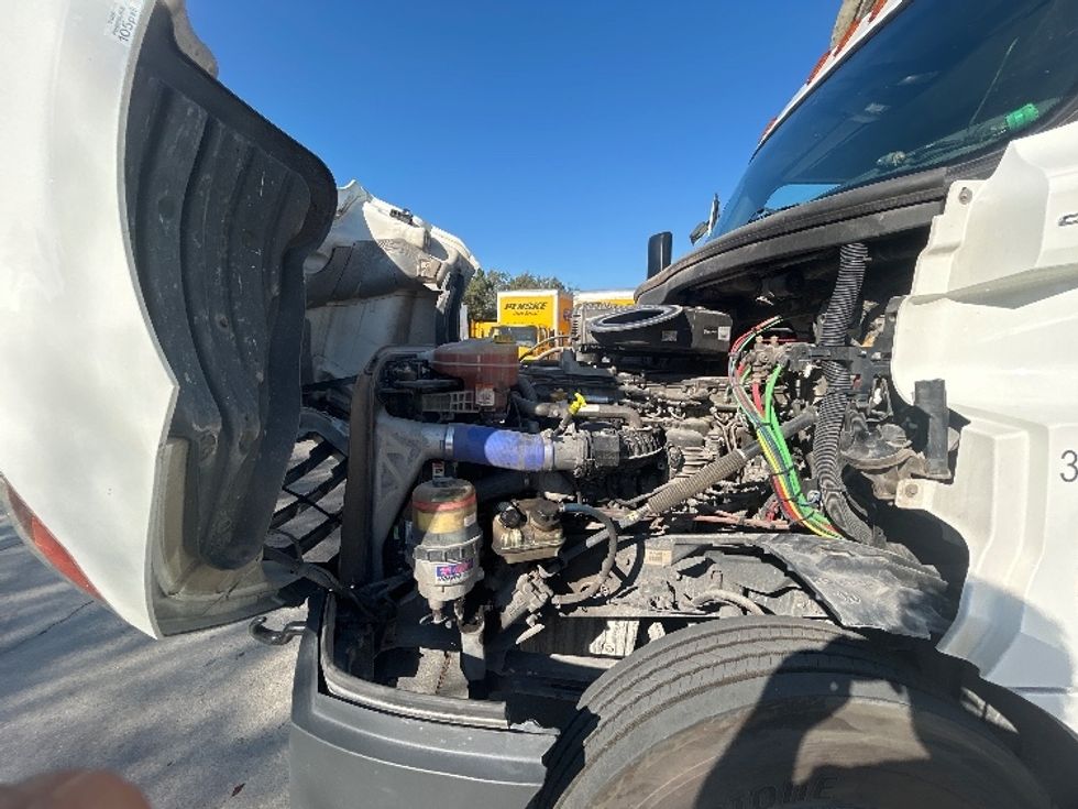 Day Cab Tractor-Heavy Duty Tractors-Freightliner-2020-T12664ST-Tampa-FL-313,603\n\t\tmiles-$ 51,750 - Image 16