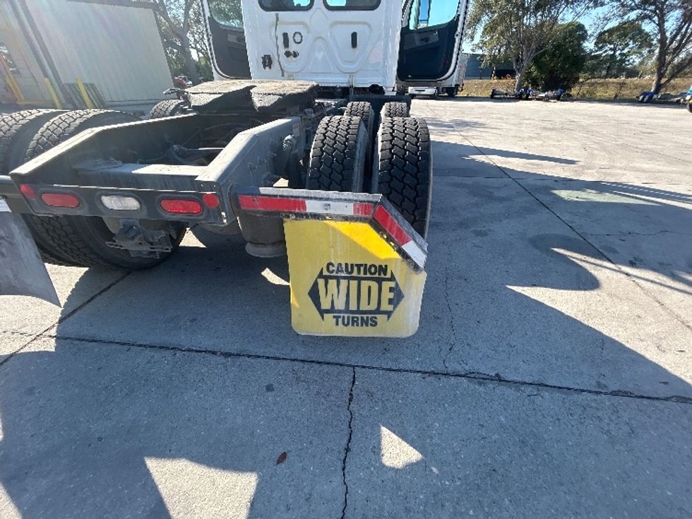 Day Cab Tractor-Heavy Duty Tractors-Freightliner-2020-T12664ST-Tampa-FL-313,603\n\t\tmiles-$ 51,750 - Image 19