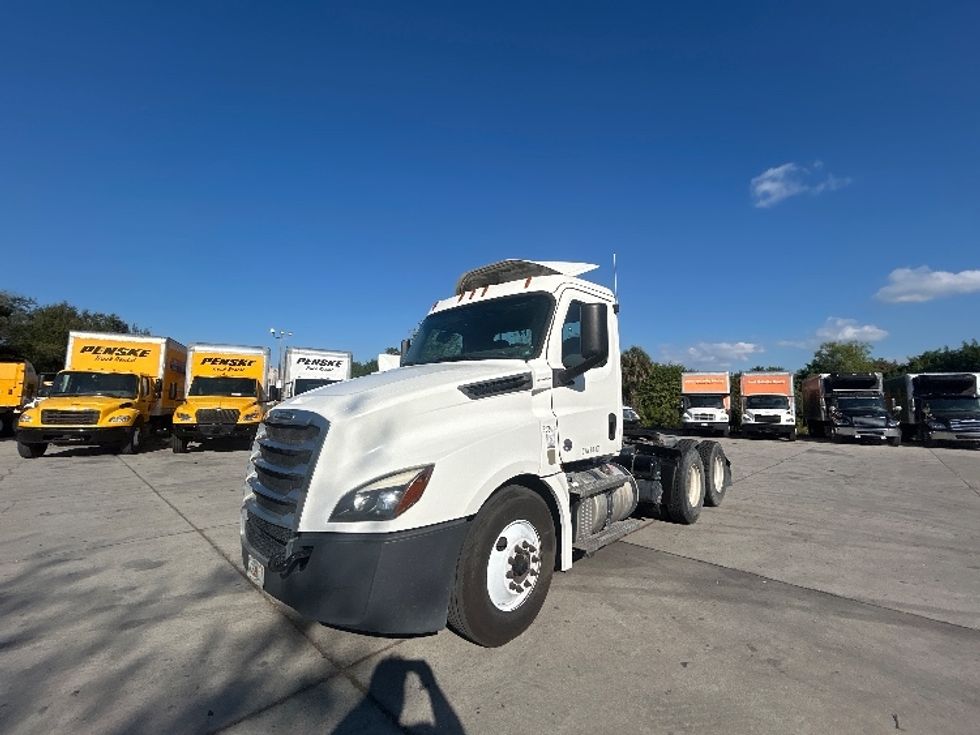 Day Cab Tractor-Heavy Duty Tractors-Freightliner-2020-T12664ST-Tampa-FL-313,603\n\t\tmiles-$ 51,750 - Image 3