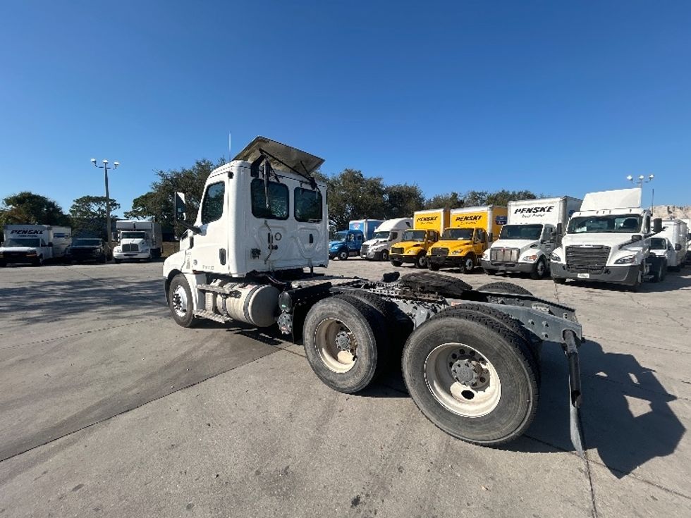 Day Cab Tractor-Heavy Duty Tractors-Freightliner-2020-T12664ST-Tampa-FL-313,603\n\t\tmiles-$ 51,750 - Image 5