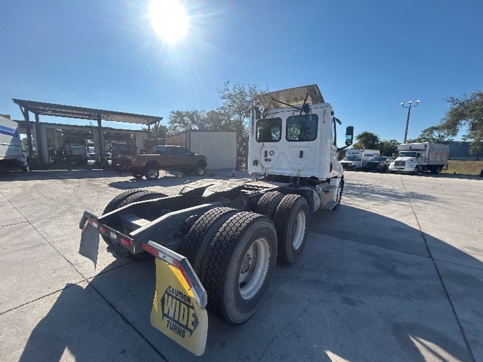 Day Cab Tractor-Heavy Duty Tractors-Freightliner-2020-T12664ST-Tampa-FL-313,603\n\t\tmiles-$ 51,750 - Image 7