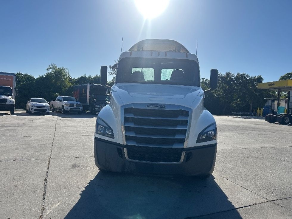 Day Cab Tractor-Heavy Duty Tractors-Freightliner-2020-T12664ST-Tampa-FL-344,877\n\t\tmiles-$ 50,000 - Image 2
