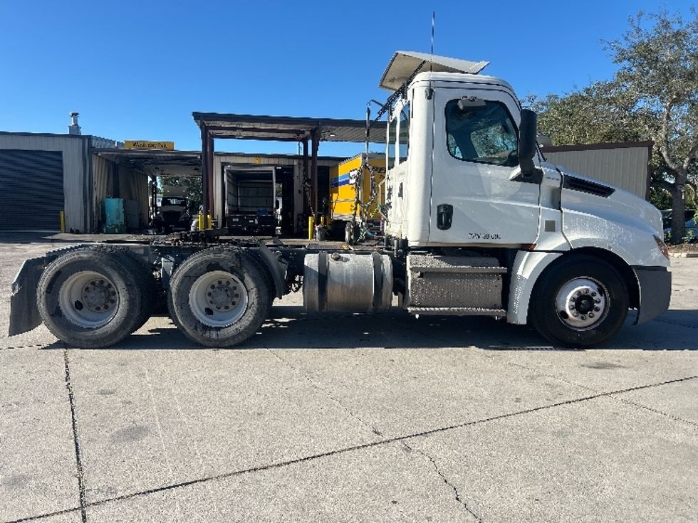 Day Cab Tractor-Heavy Duty Tractors-Freightliner-2020-T12664ST-Tampa-FL-344,877\n\t\tmiles-$ 50,000 - Image 8