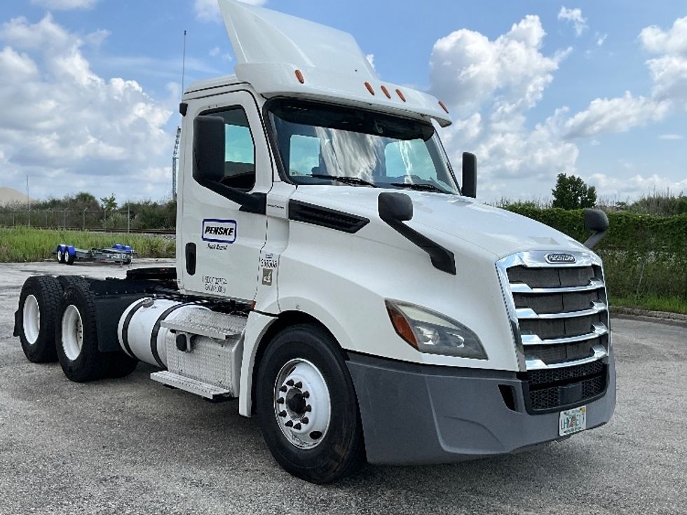 Day Cab Tractor-Heavy Duty Tractors-Freightliner-2020-T12664ST-Tampa-FL-387,859\n\t\tmiles-$ 49,750 - Image 1
