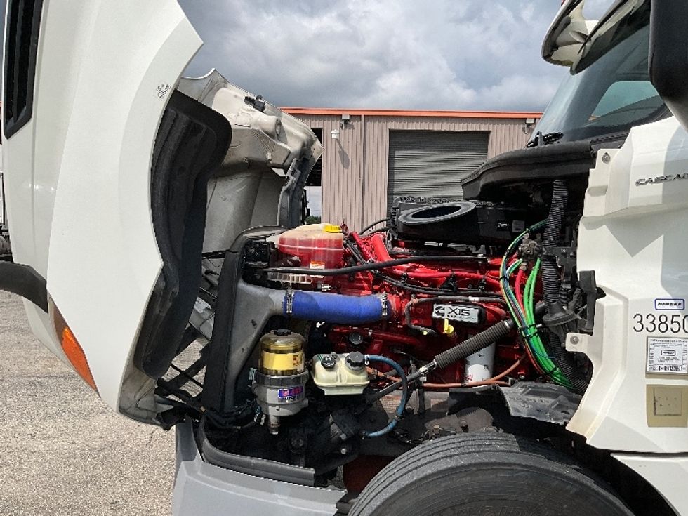 Day Cab Tractor-Heavy Duty Tractors-Freightliner-2020-T12664ST-Tampa-FL-387,859\n\t\tmiles-$ 49,750 - Image 16