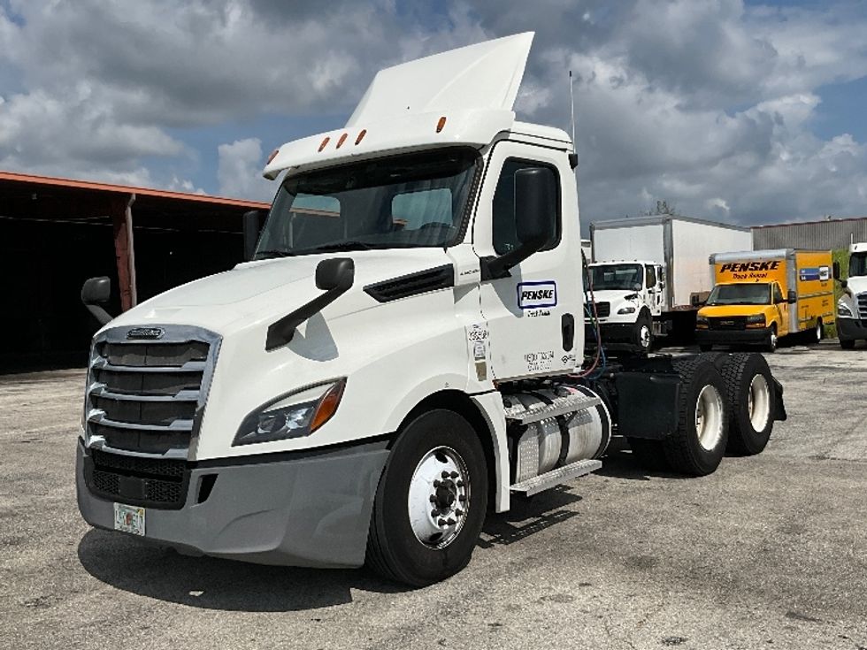 Day Cab Tractor-Heavy Duty Tractors-Freightliner-2020-T12664ST-Tampa-FL-387,859\n\t\tmiles-$ 49,750 - Image 3
