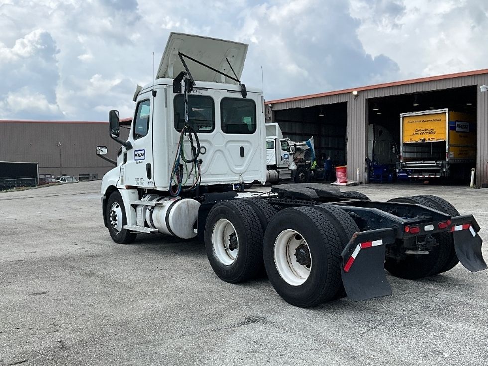 Day Cab Tractor-Heavy Duty Tractors-Freightliner-2020-T12664ST-Tampa-FL-387,859\n\t\tmiles-$ 49,750 - Image 5