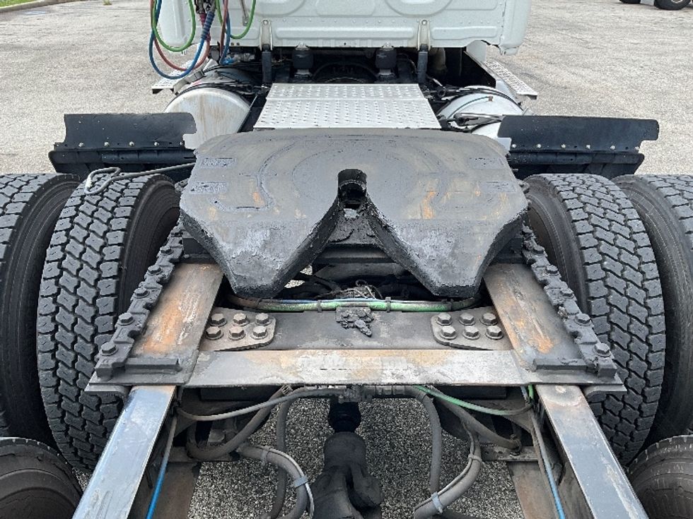 Day Cab Tractor-Heavy Duty Tractors-Freightliner-2020-T12664ST-Tampa-FL-387,859\n\t\tmiles-$ 49,750 - Image 6